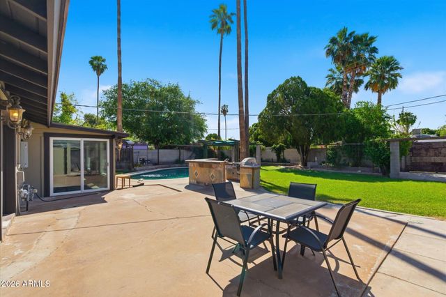 4613 E VERNON Avenue, Phoenix, AZ 85008