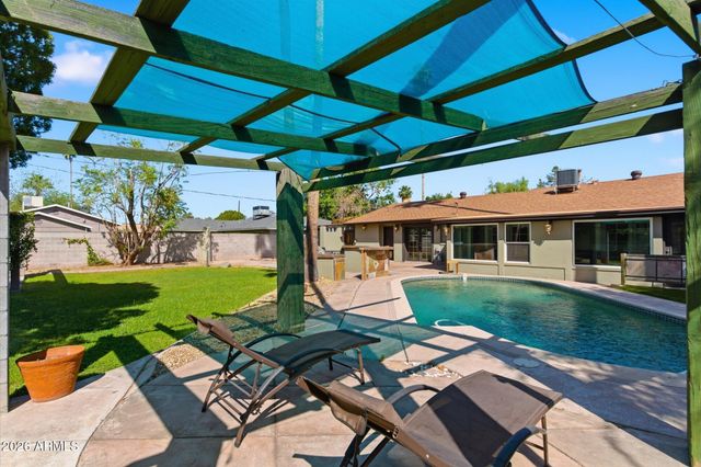 4613 E VERNON Avenue, Phoenix, AZ 85008