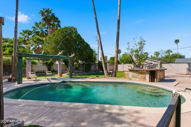 4613 E VERNON Avenue, Phoenix, AZ 85008