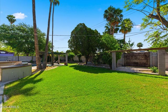 4613 E VERNON Avenue, Phoenix, AZ 85008