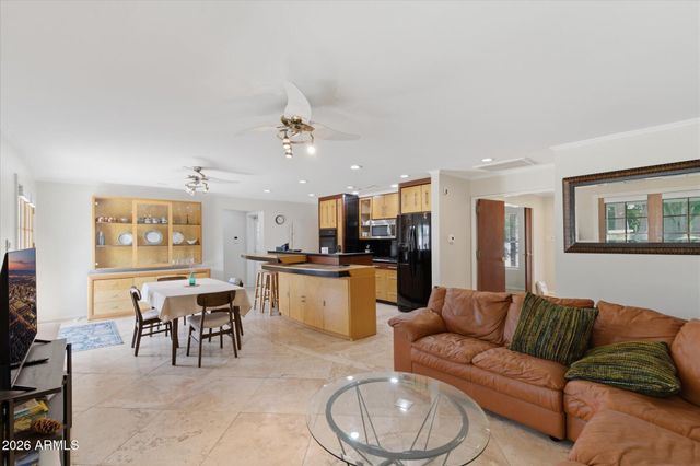 4613 E VERNON Avenue, Phoenix, AZ 85008