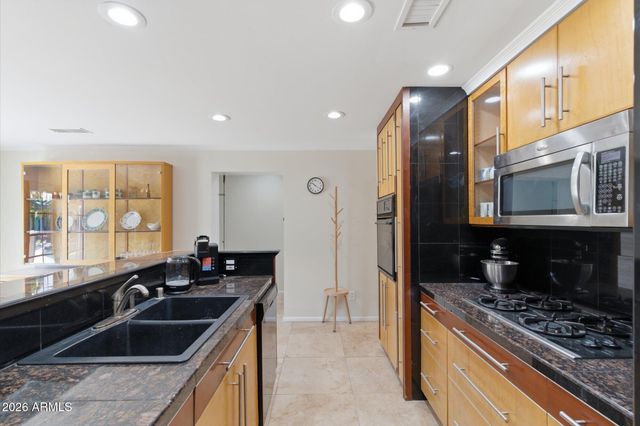 4613 E VERNON Avenue, Phoenix, AZ 85008