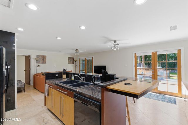 4613 E VERNON Avenue, Phoenix, AZ 85008