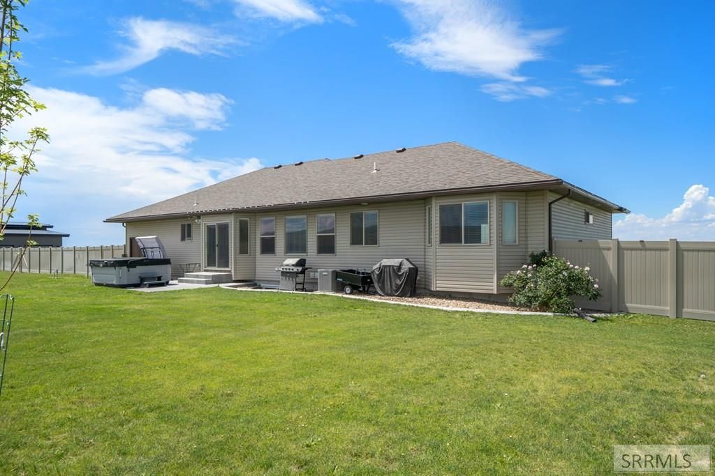 Image 11 of property listing at 7647 S Packbridge Lane, Idaho Falls, ID 83406