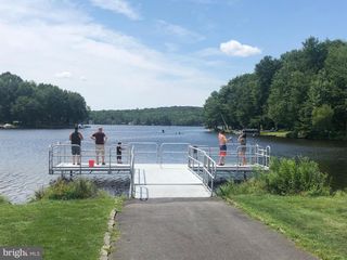 7217 WINNEBAGO DR, Pocono Lake, PA 18347