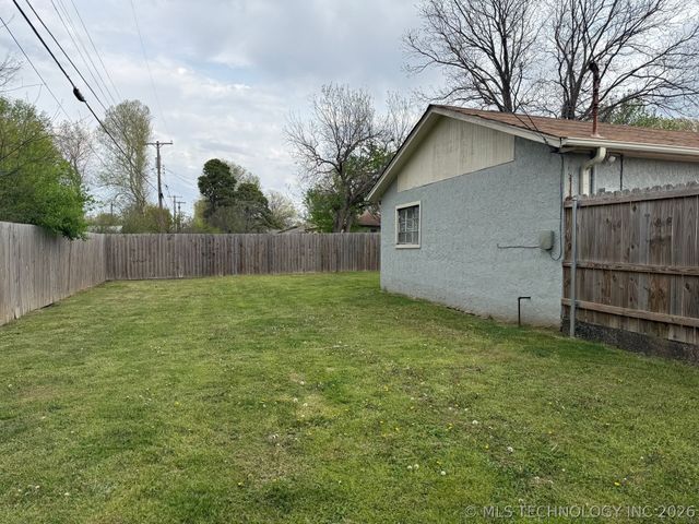 330 S 5th Place E, Broken Arrow, OK 74012