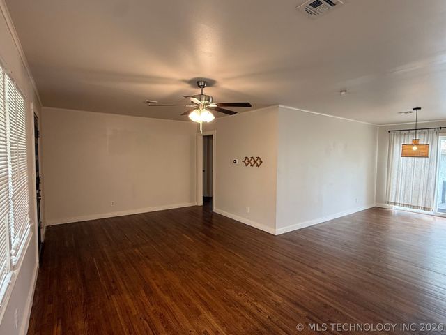 330 S 5th Place E, Broken Arrow, OK 74012