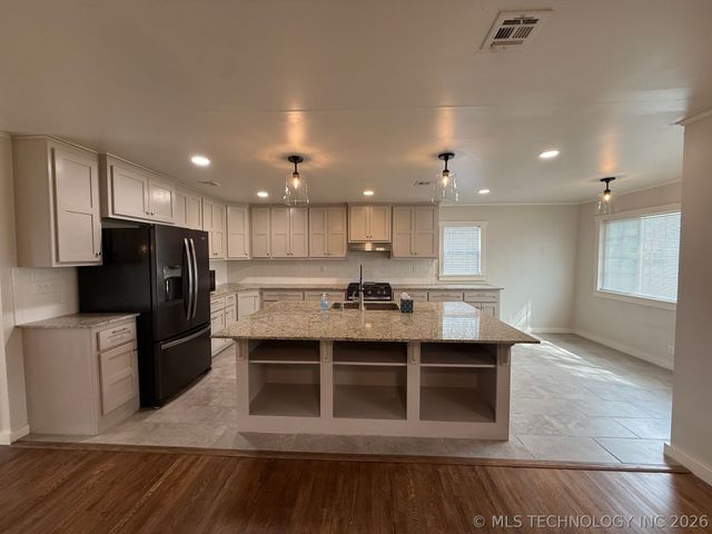 330 S 5th Place E, Broken Arrow, OK 74012