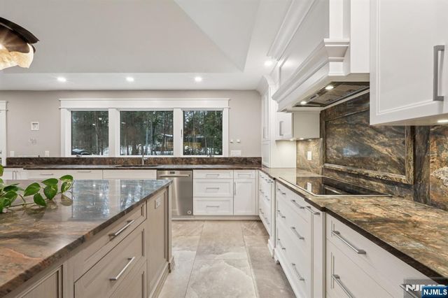 1044 Ramapo Valley Road, Mahwah, NJ 07430