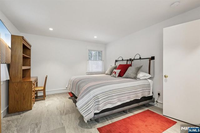 1044 Ramapo Valley Road, Mahwah, NJ 07430