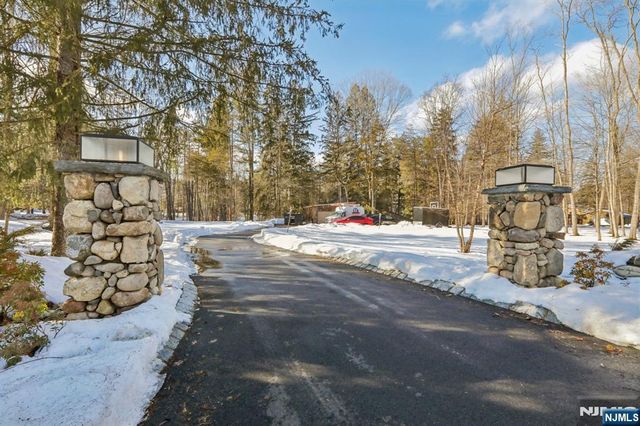 1044 Ramapo Valley Road, Mahwah, NJ 07430