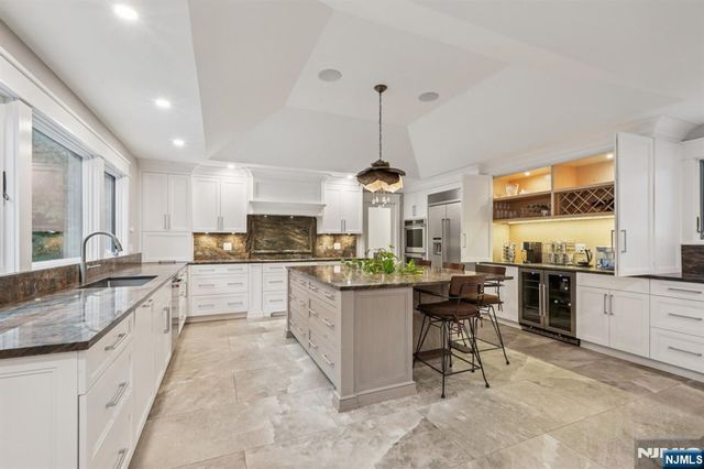 1044 Ramapo Valley Road, Mahwah, NJ 07430