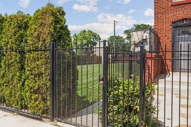 206 N Leamington Avenue, Chicago, IL 60644