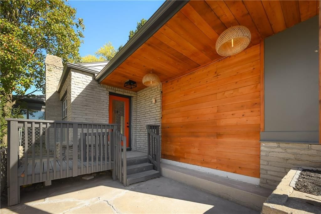 107 S CLAREMONT Avenue, Sugar Creek, MO 64054