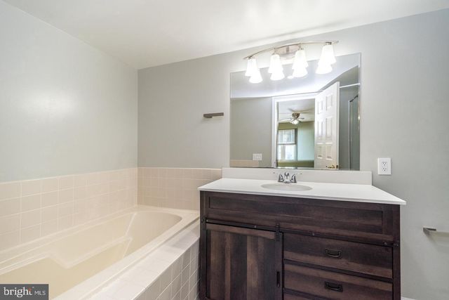 3 GLEN MEADOW CT, Quakertown, PA 18951