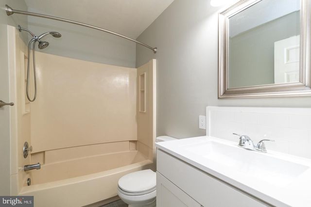 3 GLEN MEADOW CT, Quakertown, PA 18951