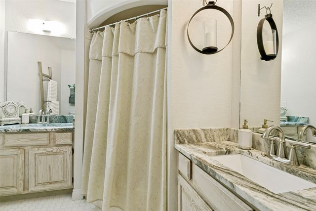 5917 Santa Fe Drive, Arlington, TX 76017