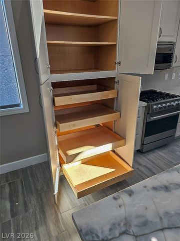 7820 Harbour Towne Avenue, Las Vegas, NV 89113