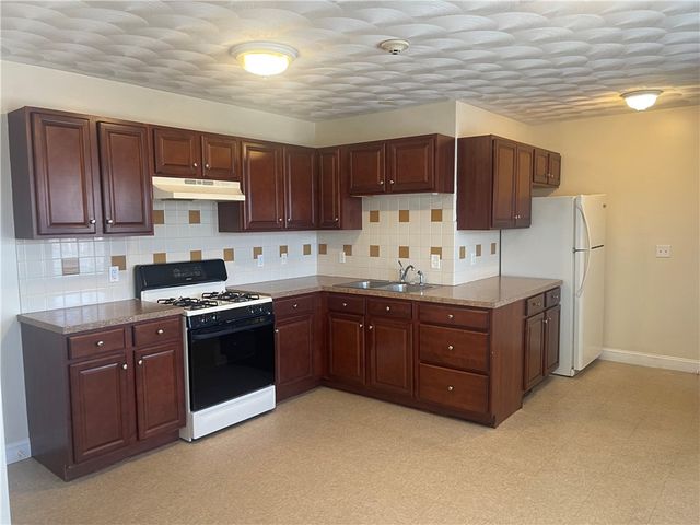 585 Main Street 2B, East Greenwich, RI 02818