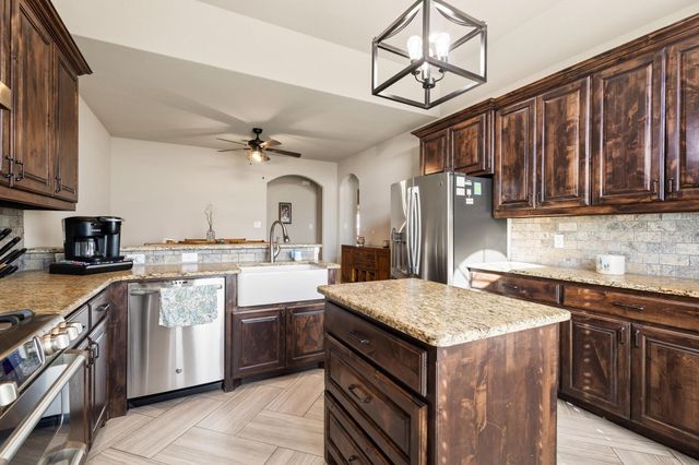 103 Knob Hill Road, Whitewright, TX 75491