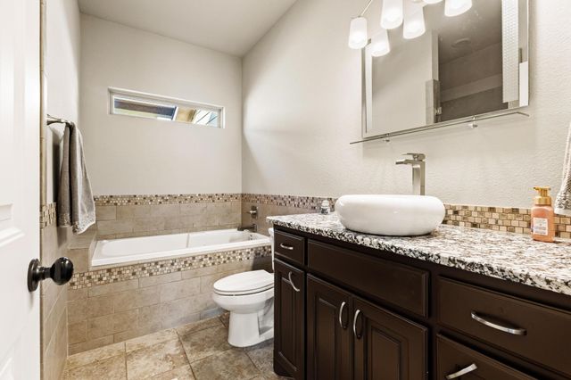 103 Knob Hill Road, Whitewright, TX 75491