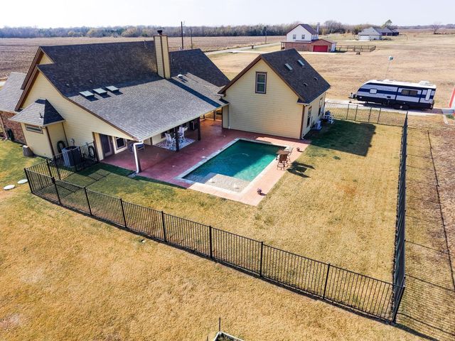 103 Knob Hill Road, Whitewright, TX 75491