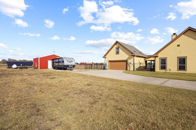 103 Knob Hill Road, Whitewright, TX 75491