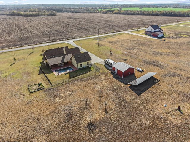 103 Knob Hill Road, Whitewright, TX 75491