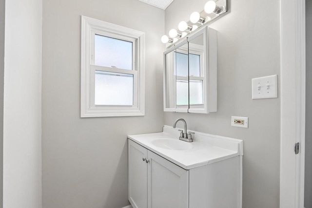 2107 Haegele DRIVE, Twin Lakes, WI 53181