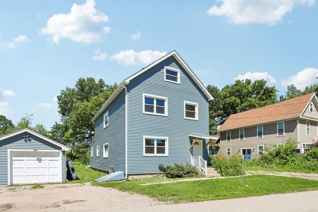 2107 Haegele DRIVE, Twin Lakes, WI 53181