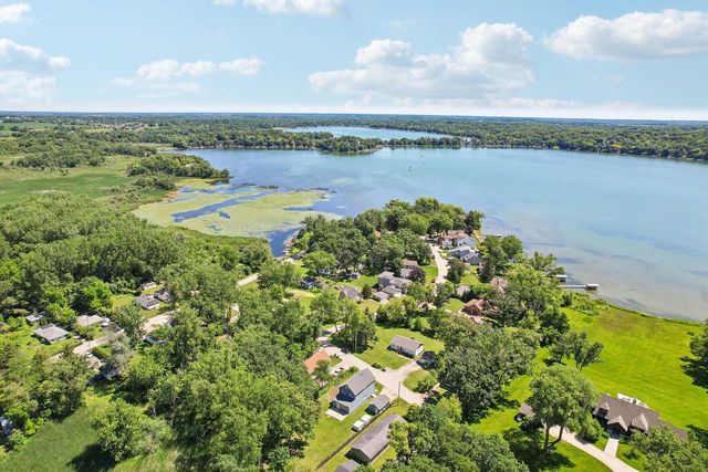 2107 Haegele DRIVE, Twin Lakes, WI 53181