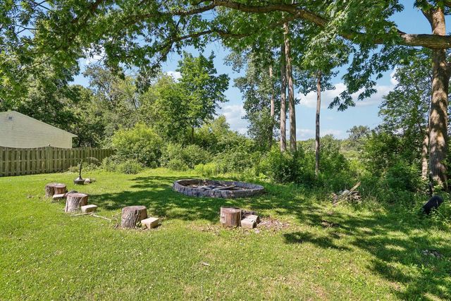 2107 Haegele DRIVE, Twin Lakes, WI 53181