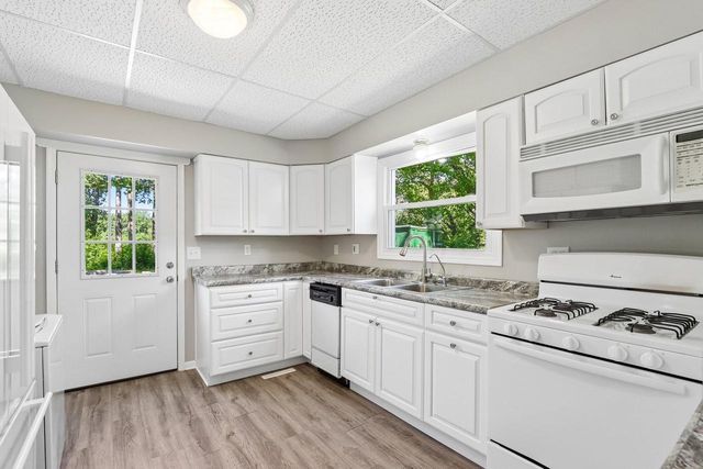 2107 Haegele DRIVE, Twin Lakes, WI 53181