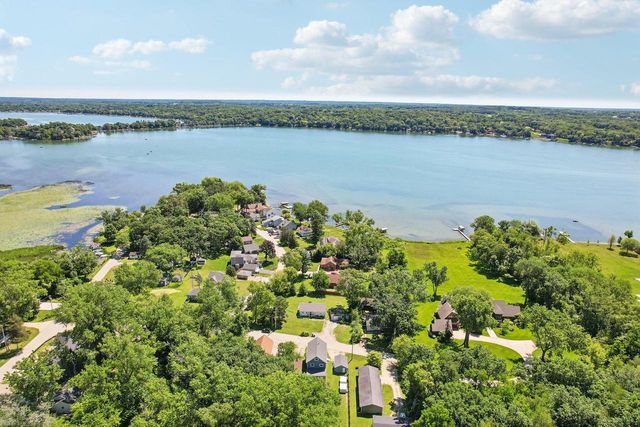 2107 Haegele DRIVE, Twin Lakes, WI 53181