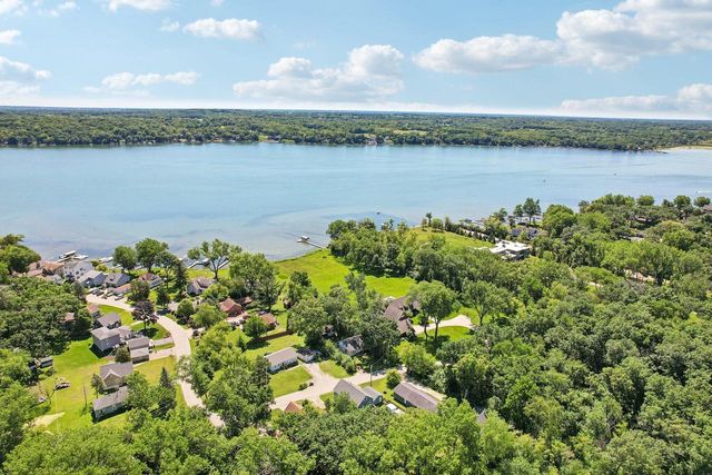 2107 Haegele DRIVE, Twin Lakes, WI 53181