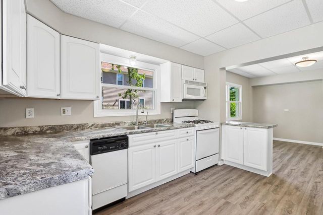 2107 Haegele DRIVE, Twin Lakes, WI 53181