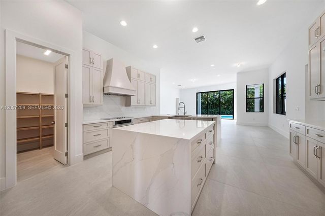 11900 SW 14th Pl, Davie, FL 33325
