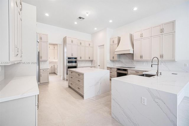 11900 SW 14th Pl, Davie, FL 33325