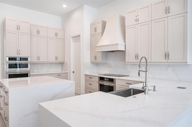 11900 SW 14th Pl, Davie, FL 33325