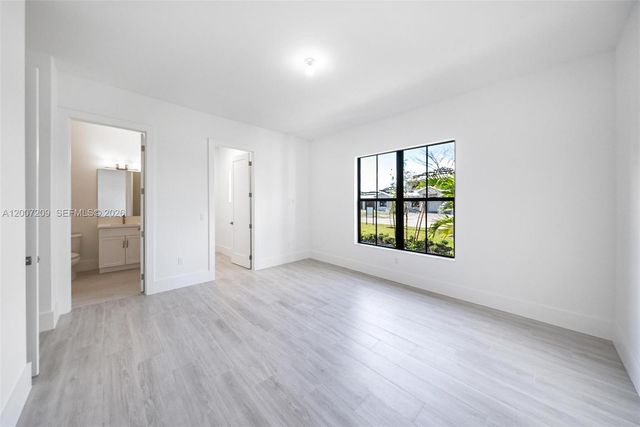 11900 SW 14th Pl, Davie, FL 33325