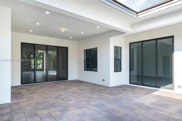 11900 SW 14th Pl, Davie, FL 33325