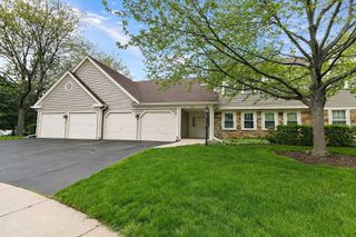 2838 Meadow Lane W2, Schaumburg, IL 60193
