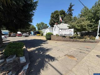 3297 River Rd N, Keizer, OR 97303