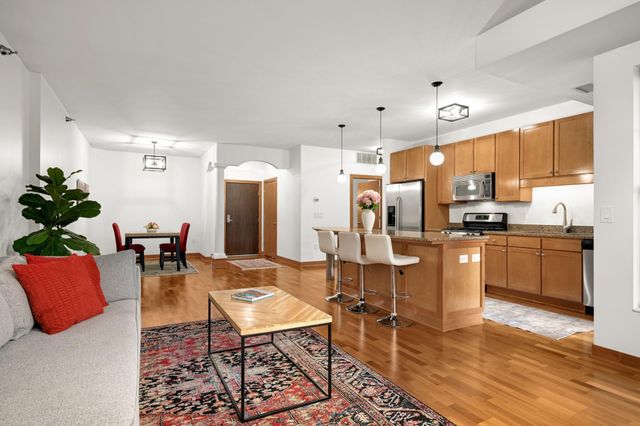 317 Groveland Avenue 301, Minneapolis, MN 55403