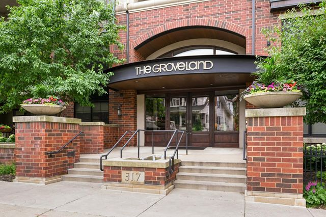 317 Groveland Avenue 301, Minneapolis, MN 55403