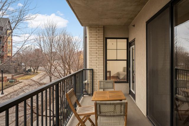 317 Groveland Avenue 301, Minneapolis, MN 55403