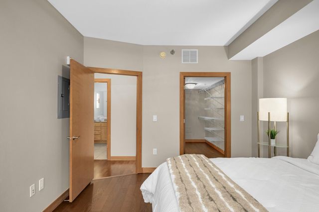 317 Groveland Avenue 301, Minneapolis, MN 55403