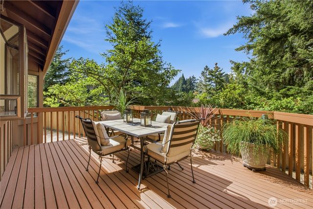 5004 63rd Avenue W, University Place, WA 98467