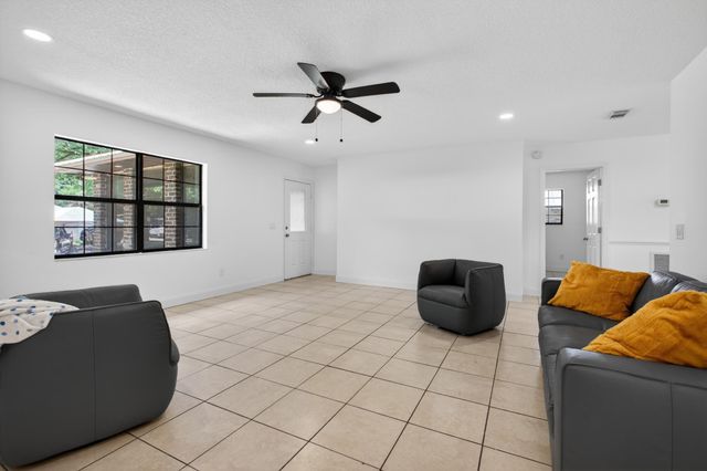 407 Pomont Ave, St Augustine, FL 32084