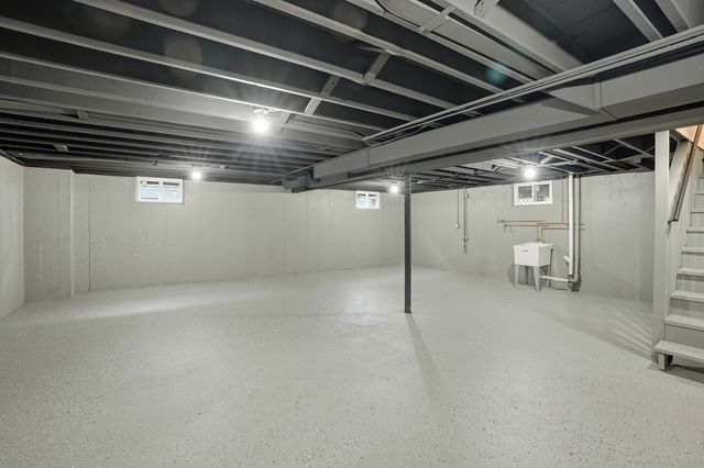 15944 School Street, South Holland, IL 60473